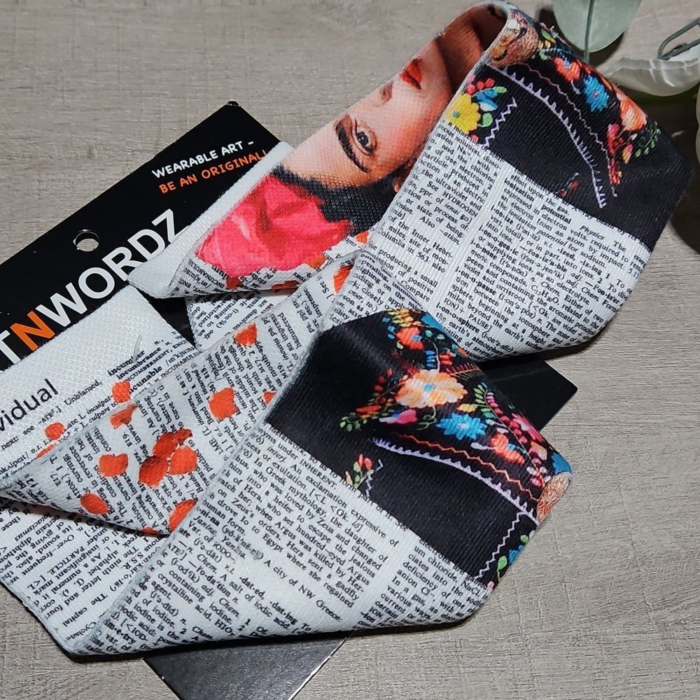 ARTNWORDZ 🎁 Frida Kahlo Print Socks - Picture 4 of 4